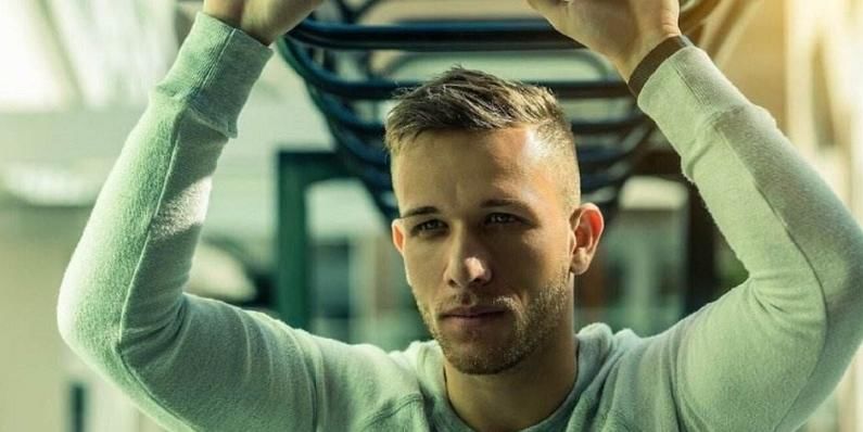 足坛围绕着 足坛围绕着